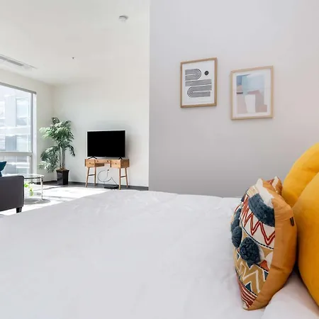 1br Loft With Modern Glass Views Apartment