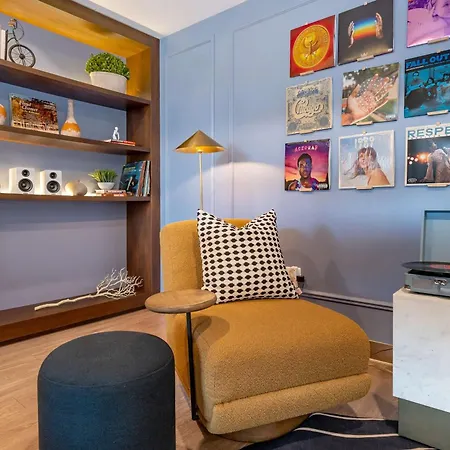 1br Loft With Modern Glass Views * Chicago