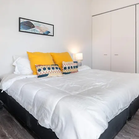 Apartment 1br Loft With Modern Glass Views