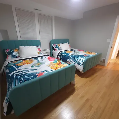 Beautiful 4 Bedroom 2 Bathroom Near Everything Apartment