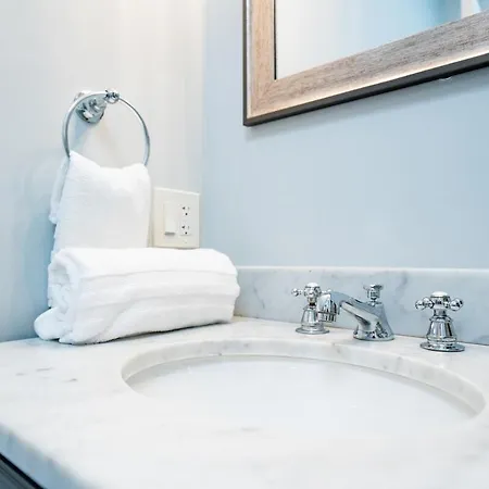 Pristine Gold Coast 3bd2ba Free Parking Apartment Chicago