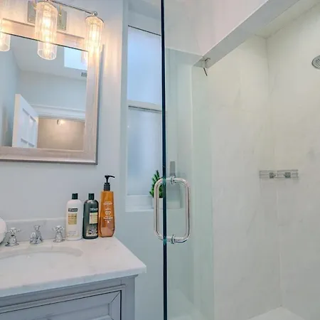 Pristine Gold Coast 3bd2ba Free Parking Apartment Chicago