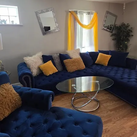 Apartment Comfortable & Relaxing Charming 3br Unit *