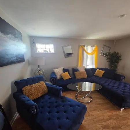 Comfortable & Relaxing Charming 3br Unit Apartment Chicago