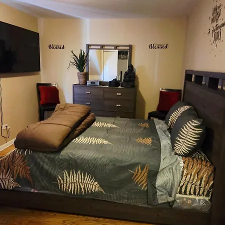 Comfortable & Relaxing Charming 3br Unit Apartment Chicago