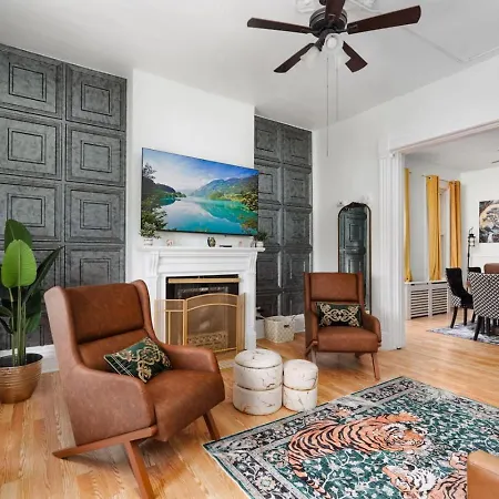 Dwntn 10mins And Sleeps 10 In Vintage And Free Parking Apartment