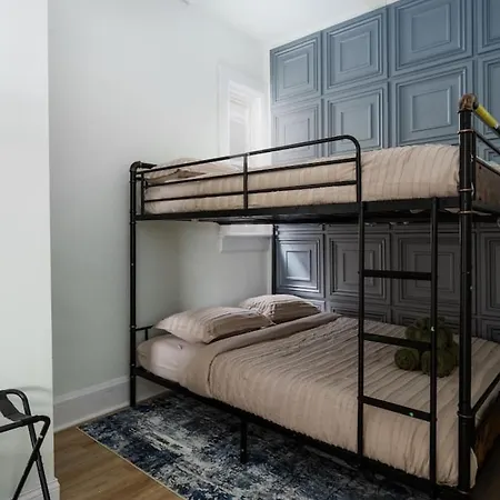 Dwntn 10mins And Sleeps 10 In Vintage And Free Parking Apartment