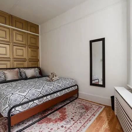 Dwntn 10mins And Sleeps 10 In Vintage And Free Parking Apartment *