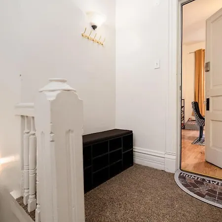 Apartment Dwntn 10mins And Sleeps 10 In Vintage And Free Parking