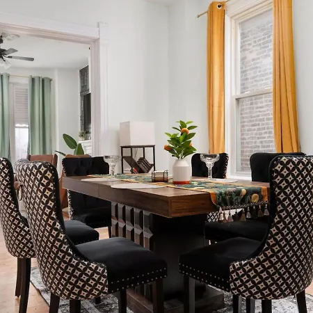 Dwntn 10mins And Sleeps 10 In Vintage And Free Parking Apartment Chicago