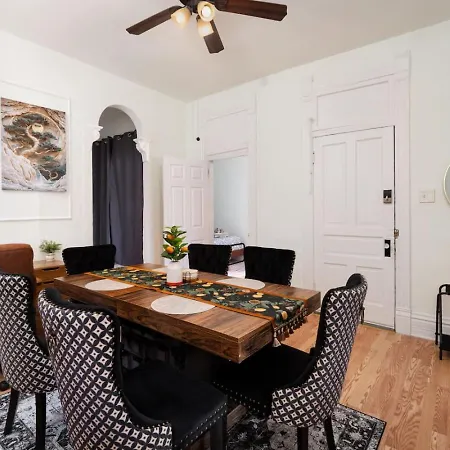 Dwntn 10mins And Sleeps 10 In Vintage And Free Parking Apartment Chicago