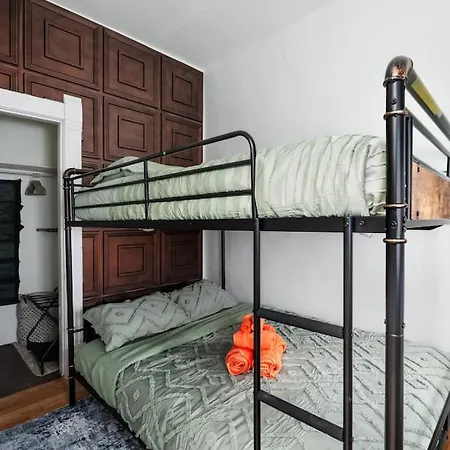 Dwntn 10mins And Sleeps 10 In Vintage And Free Parking Apartment *