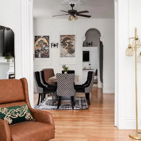 Apartment Dwntn 10mins And Sleeps 10 In Vintage And Free Parking