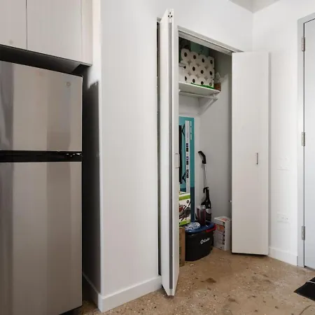 Apartment Elegant Style Loft Montrose Rooftop Wfh Gym *