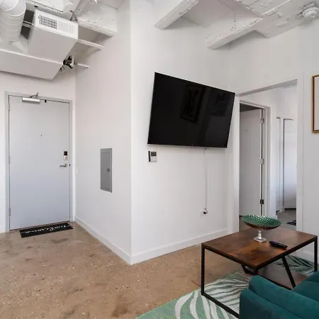 Elegant Style Loft Montrose Rooftop Wfh Gym Apartment Chicago