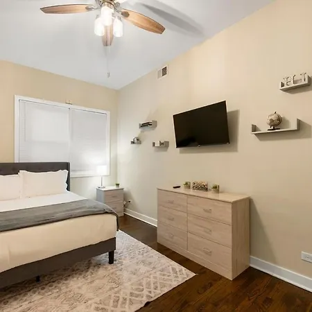 Medical District 2br With Jacuzzi & Parking Apartment