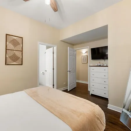Apartment Medical District 2br With Jacuzzi & Parking Chicago