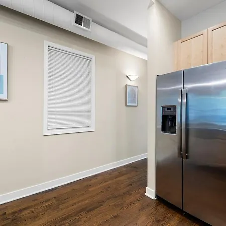 Medical District 2br With Jacuzzi & Parking Chicago