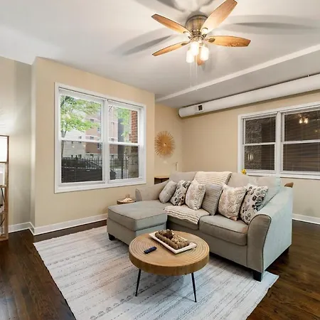 Medical District 2br With Jacuzzi & Parking * Chicago