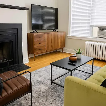 Modern 2br With Reliable Wi-fi - Roscoe 30 Apartment *