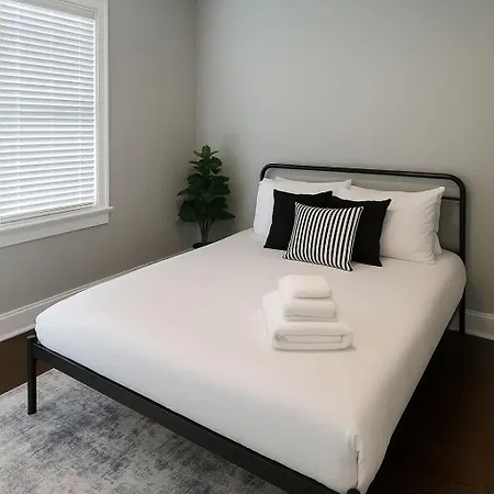 Apartment 2br Stylishly In Lakeview - Od 3n