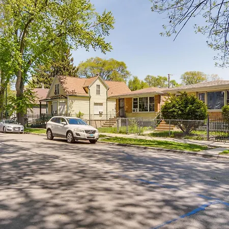 Apartment Walk To Metra Long-term Getaway In Chicago!