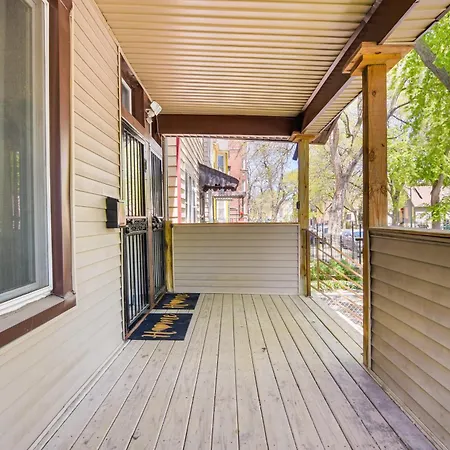 Walk To Metra Long-term Getaway In Chicago!