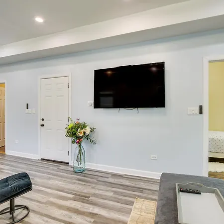 Walk To Metra Long-term Getaway In Chicago! Apartment Chicago
