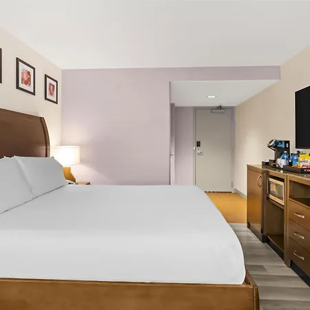 Hilton Garden Downtown Riverwalk Hotel