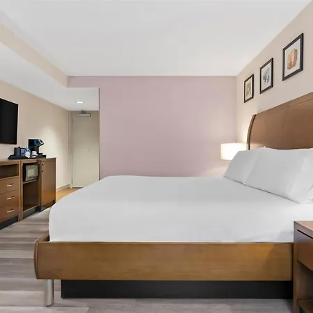 Hilton Garden Downtown Riverwalk Hotel 3*