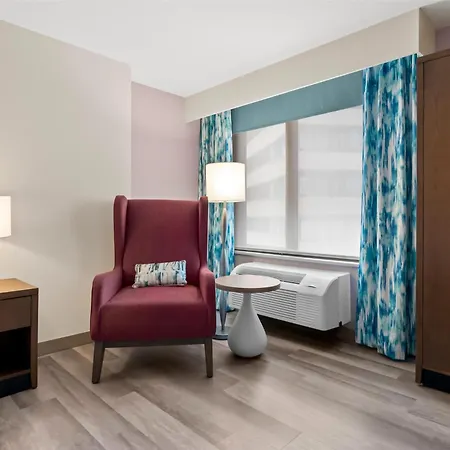 Hilton Garden Downtown Riverwalk Hotel Chicago