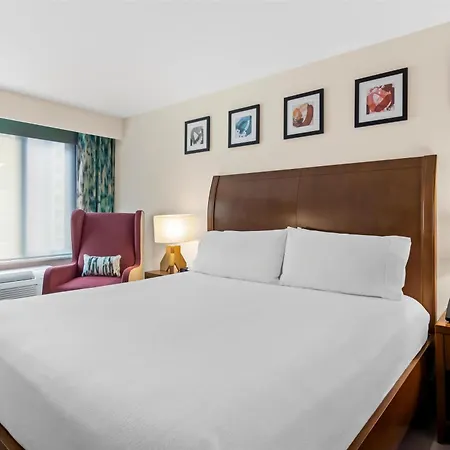 Hilton Garden Downtown Riverwalk Chicago