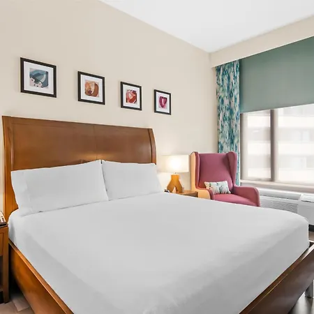 Hilton Garden Downtown Riverwalk Hotel
