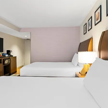 Hilton Garden Downtown Riverwalk 3*