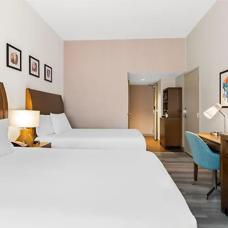 Hilton Garden Downtown Riverwalk Chicago