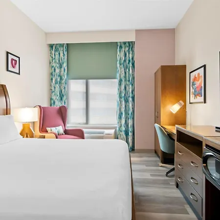 Hilton Garden Downtown Riverwalk Hotel