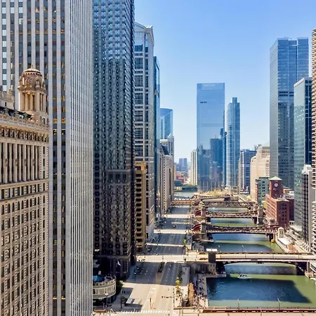 Hilton Garden Downtown Riverwalk Chicago