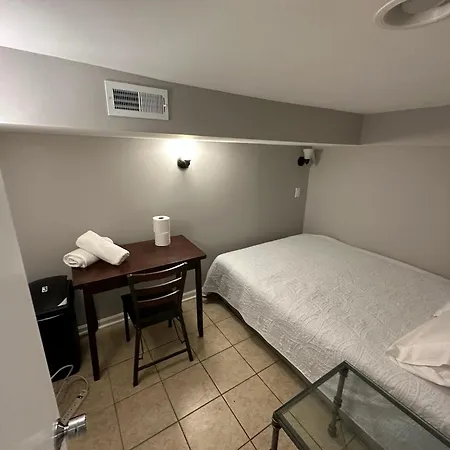 Homestay Close To Downtown - Free Parking *