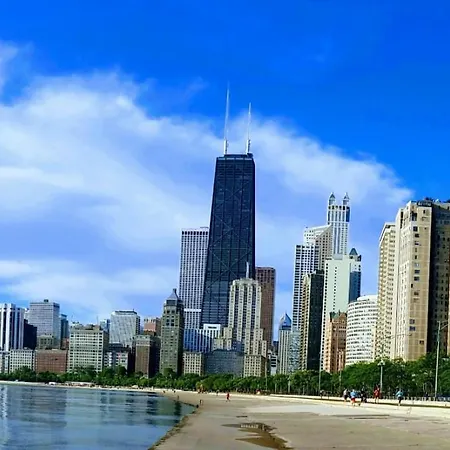 Art Downtown Fulton Market Entire 3 Bedroom Sleep10 Private Garage Roof Ev Tesla Holiday home *