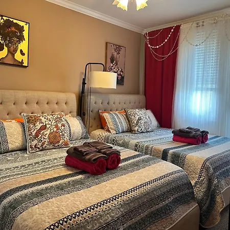 Holiday home Art Downtown Fulton Market Entire 3 Bedroom Sleep10 Private Garage Roof Ev Tesla Chicago