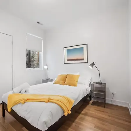 Apartment 4 Bedroom Unit In West Town Chicago