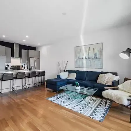 4 Bedroom Unit In West Town Apartment