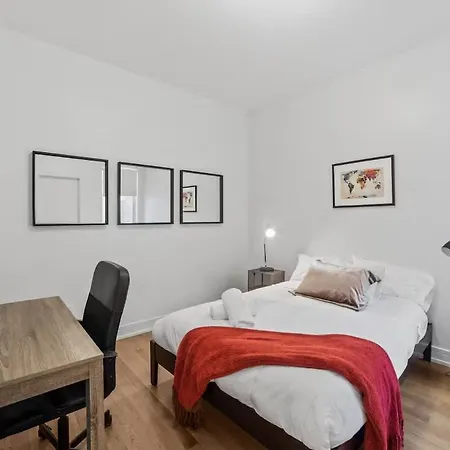 Apartment 4 Bedroom Unit In West Town *