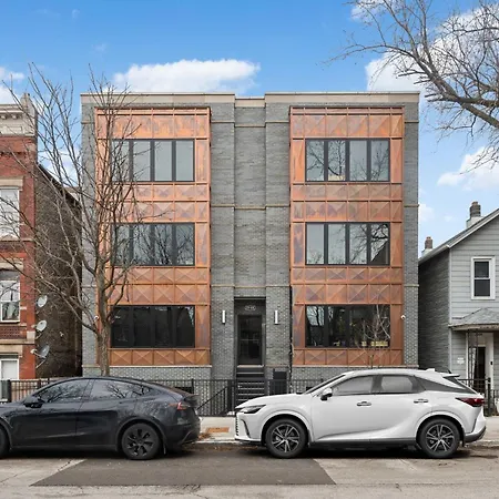 3 Bed 2 Bath Retreat W Balcony & Parking Chicago
