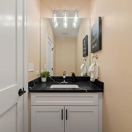 3 Bed 2 Bath Retreat W Balcony & Parking