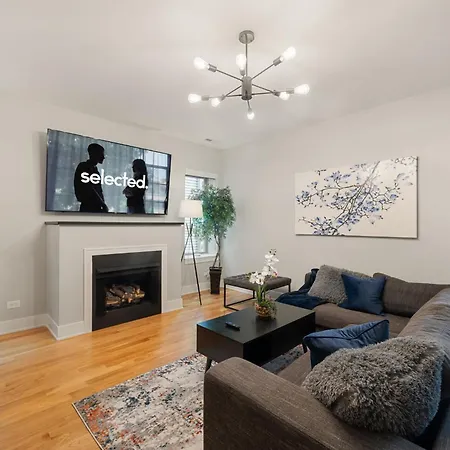 Apartment 3 Bed 2 Bath Retreat W Balcony & Parking *