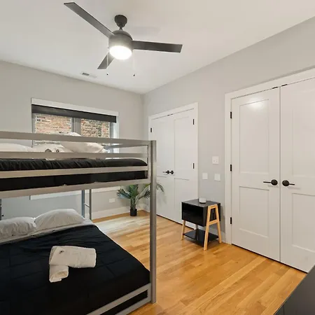 3 Bed 2 Bath Retreat W Balcony & Parking Apartment *