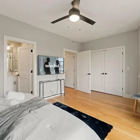 3 Bed 2 Bath Retreat W Balcony & Parking *