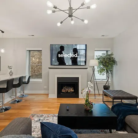 Apartment 3 Bed 2 Bath Retreat W Balcony & Parking Chicago