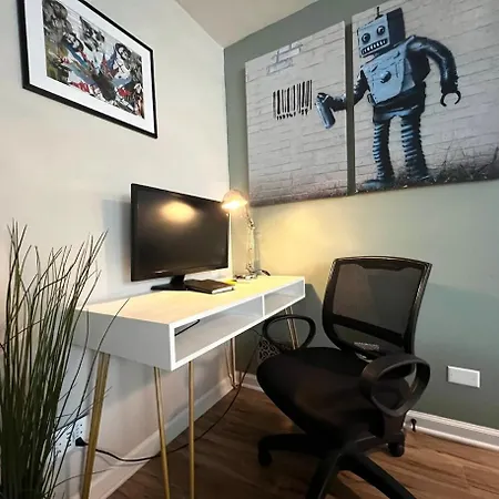 The Banksy-free Parking -4 Bedroom W King Bed- Firepit Rooftop Near United Center